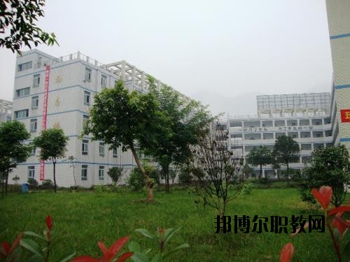 四川筠連職業(yè)技術(shù)學(xué)校2020年報名條件、招生要求、招生對象