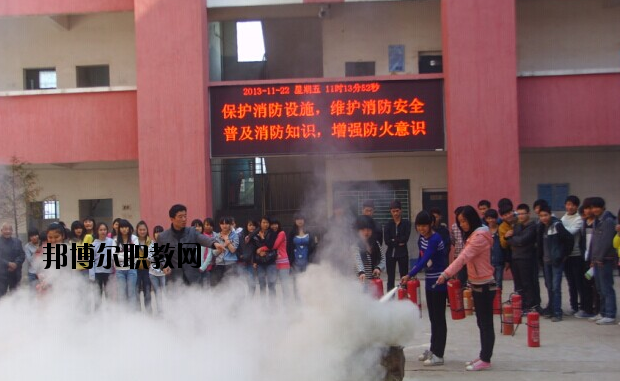 當(dāng)同學(xué)們對(duì)一所學(xué)校感興趣的時(shí)候，一般會(huì)通過(guò)怎樣的方式來(lái)了解這所學(xué)校的相關(guān)信息呢?相信很多的同學(xué)都會(huì)選擇通過(guò)上網(wǎng)查詢(xún)的方式來(lái)對(duì)學(xué)校信息進(jìn)行了解，可是有的時(shí)候網(wǎng)上有的學(xué)校信息并不全面，一些招生信息同學(xué)們只能通過(guò)撥打?qū)W校招生電話進(jìn)行了解。  上饒中等職業(yè)學(xué)校招生電話：0793-8629088  上饒中等職業(yè)學(xué)校郵箱：srdzgy@jxedu.gov.cn  上饒中等職業(yè)學(xué)校簡(jiǎn)介 上饒中等職業(yè)學(xué)校創(chuàng)辦于1998年，是經(jīng)市教育局98[131]號(hào)文件和省教[2000]018號(hào)文件批準(zhǔn)的全日制職業(yè)中專(zhuān)學(xué)?！，F(xiàn)有專(zhuān)業(yè)十個(gè)，在籍學(xué)生1200余人，專(zhuān)職教師60多名，學(xué)校秉承“勤學(xué)、奮進(jìn)、友愛(ài)、創(chuàng)新”的校訓(xùn)，以教學(xué)管理嚴(yán)格，封閉式軍事化管理為特色。全體員工克盡職守，愛(ài)崗敬業(yè)，用心工作，真心服務(wù)。十五年來(lái)培育了數(shù)8000余名技術(shù)人才，受到市委、市政府和用人單位的充分肯定。  上饒中等職業(yè)學(xué)校就業(yè)優(yōu)勢(shì) 學(xué)校畢業(yè)的學(xué)生都通過(guò)學(xué)校一系列的考核，有過(guò)硬的動(dòng)手能力和理論知識(shí)，能確保各專(zhuān)業(yè)的畢業(yè)生基本上專(zhuān)業(yè)對(duì)口的就業(yè)上崗，并受到用人單位一致好證，畢業(yè)業(yè)供不應(yīng)求。就業(yè)率一真位居全市前列，被省教育廳授予“江西省中等職業(yè)學(xué)校就業(yè)先進(jìn)單位”。  小編總結(jié) 有的時(shí)候，網(wǎng)上有的只是關(guān)于學(xué)校的辦學(xué)條件介紹，而對(duì)于學(xué)校當(dāng)年招生政策的信息介紹卻不多。因此，小編建議，為了同學(xué)們可以更順利地報(bào)考，接下來(lái)可以通過(guò)撥打招生電話的方式先對(duì)學(xué)校的招生政策做一個(gè)詳細(xì)的了解。