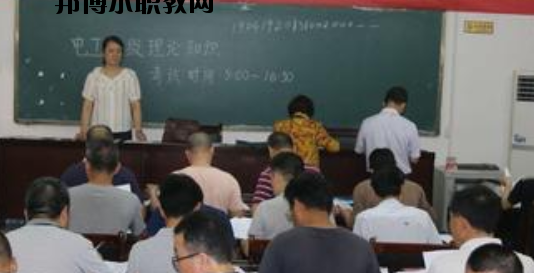 百色右江區(qū)職業(yè)技術(shù)學(xué)校2020年報(bào)名條件、招生要求、招生對(duì)象