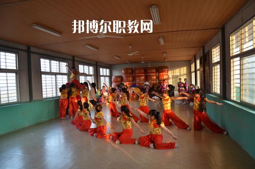 新蔡職業(yè)中等專業(yè)學校2021年報名條件、招生要求、招生對象