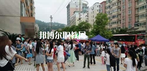 巴中市巴州區(qū)化成職業(yè)2020年報(bào)名條件、招生要求、招生對象
