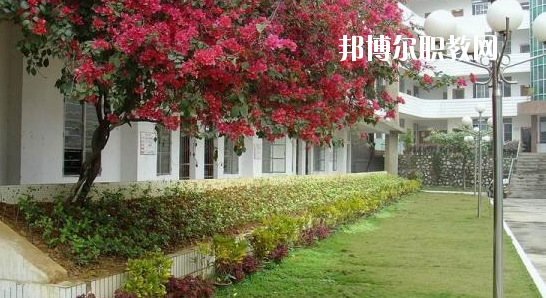 廣西輕工技師學(xué)院2020年報名條件、招生要求、招生對象