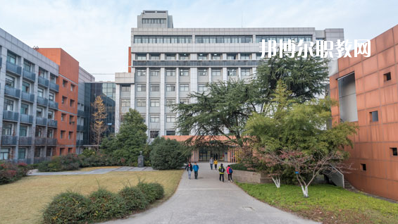 臨夏州民族學(xué)校2020年報名條件、招生要求、招生對象