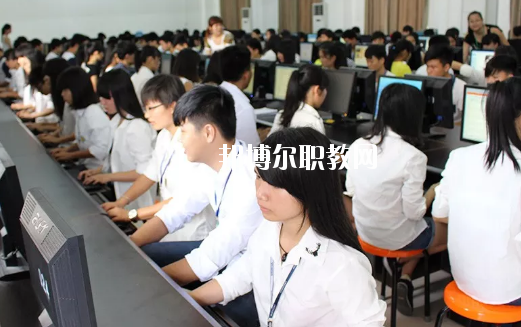 廉江興華職業(yè)技術(shù)學(xué)校2020年報(bào)名條件、招生要求、招生對(duì)象