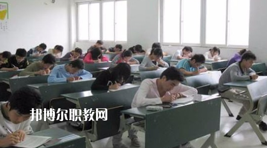 蕪湖高級(jí)職業(yè)技術(shù)學(xué)校2020年報(bào)名條件、招生要求、招生對(duì)象