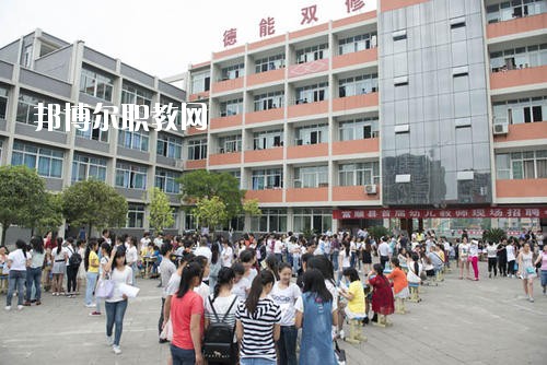 富順縣福源灝職業(yè)中學2020年報名條件、招生要求、招生對象