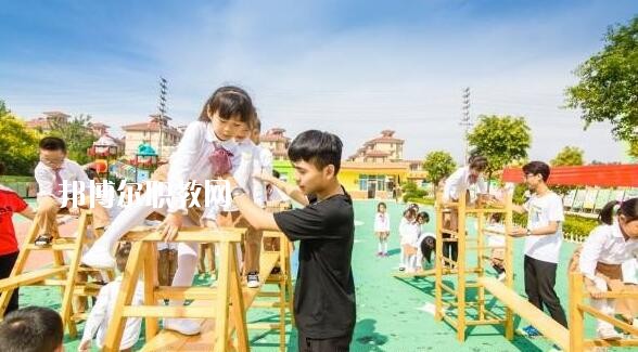 湖北2020年男生讀幼師學(xué)校學(xué)什么專(zhuān)業(yè)好