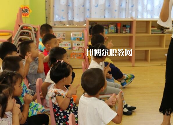 湖北2020年幼師學校有什么專業(yè)適合女生
