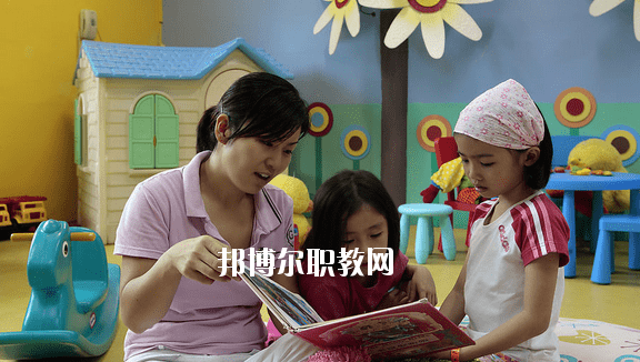 湖北2020年女生上幼師學校學什么專業(yè)好