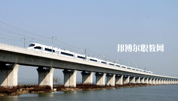 甘肅2020年男生可以讀高鐵學校嗎
