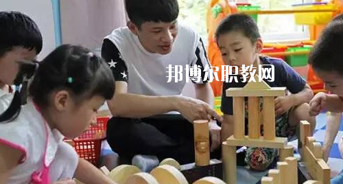 貴州2020年男生上幼師學校學什么專業(yè)好