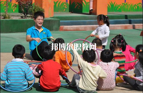 貴州2020年幼師學(xué)校和職高哪個好