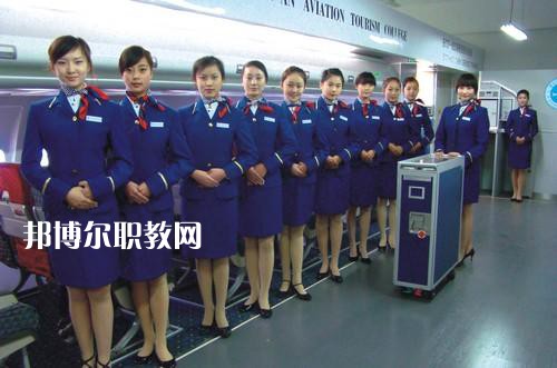 四川2021年初中生女生讀什么鐵路學校好