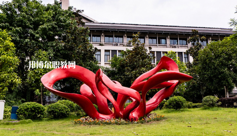 重慶2021年讀汽修學(xué)校的大專
