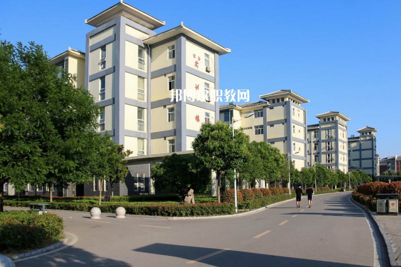 安徽亳州技師學(xué)院2021年報(bào)名條件、招生要求、招生對象