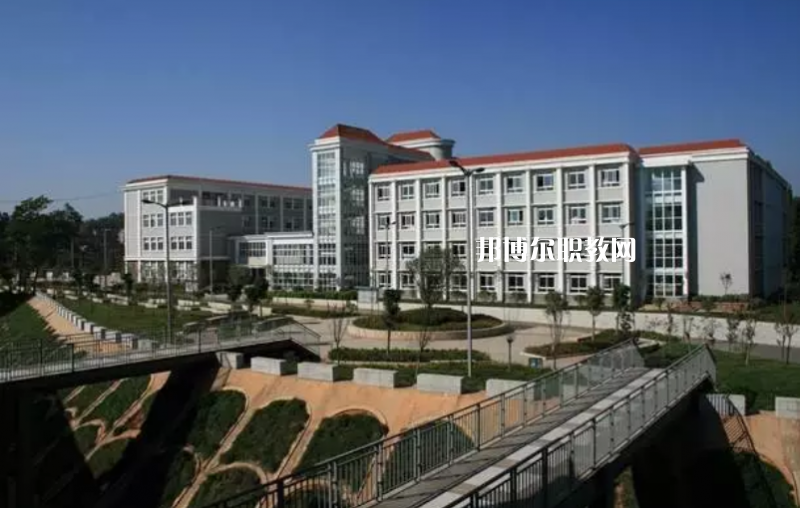 昆明官渡區(qū)職業(yè)高級(jí)中學(xué)2021年學(xué)費(fèi)、收費(fèi)多少