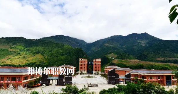 迪慶州民族中等專業(yè)學(xué)校2021年報(bào)名條件、招生要求、招生對(duì)象