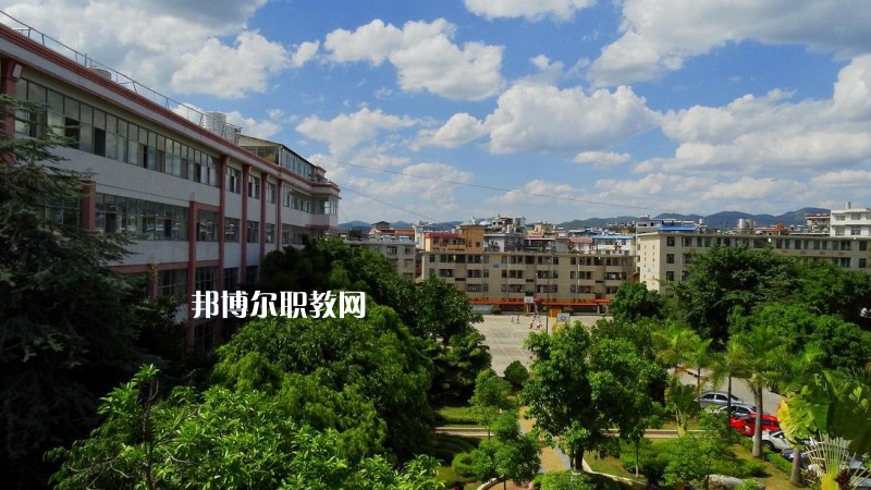 思茅衛(wèi)生學(xué)校2021年報(bào)名條件、招生要求、招生對(duì)象