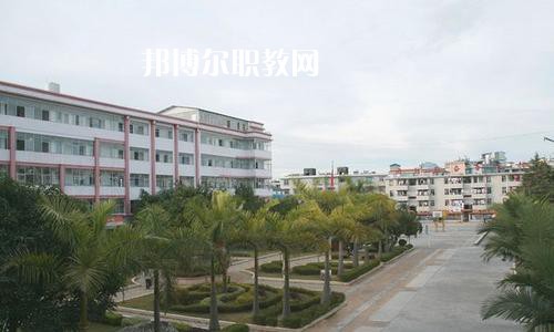 思茅衛(wèi)生學(xué)校2021學(xué)費(fèi)、收費(fèi)多少