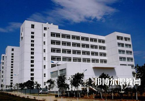 大理衛(wèi)生學(xué)校2021年報名條件、招生要求、招生對象