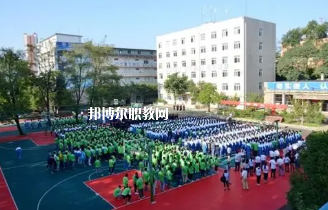貴州鐵路技師學(xué)校2022年學(xué)費(fèi)、收費(fèi)多少