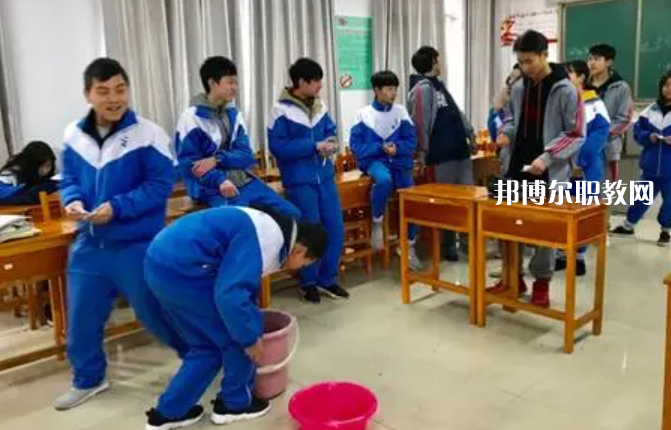 貴陽市經(jīng)濟貿(mào)易中等專業(yè)學(xué)校2022年學(xué)費、收費多少