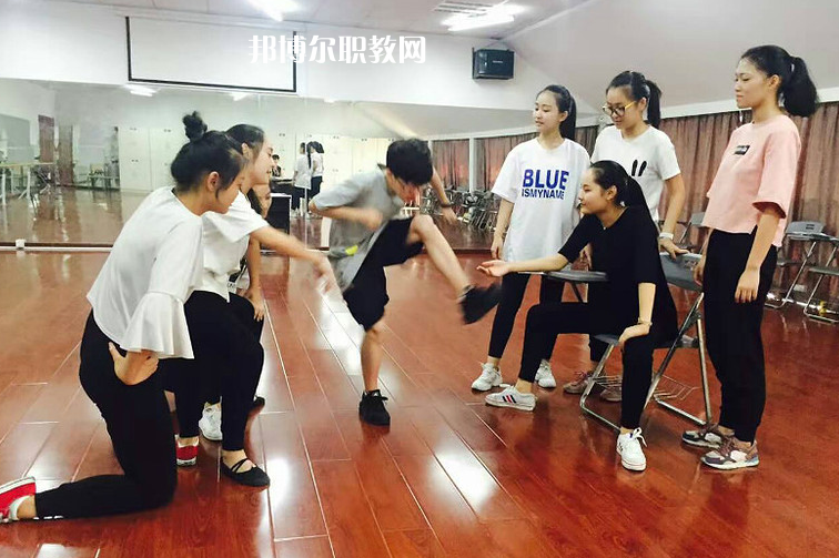 石家莊華韻藝術(shù)中專學(xué)校2022年報(bào)名條件、招生要求、招生對(duì)象