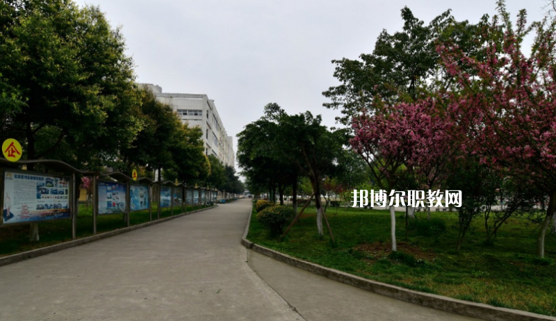四川省廣漢市職業(yè)中專學(xué)校怎么樣、還不好