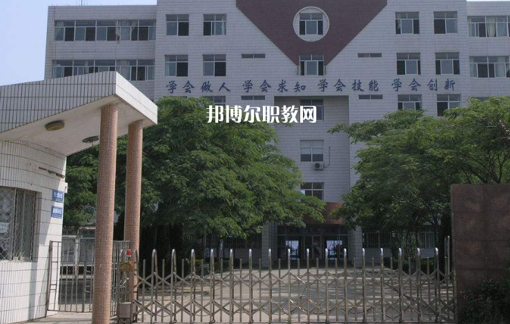 凱里市技工學(xué)校2022年報(bào)名條件、招生要求、招生對象