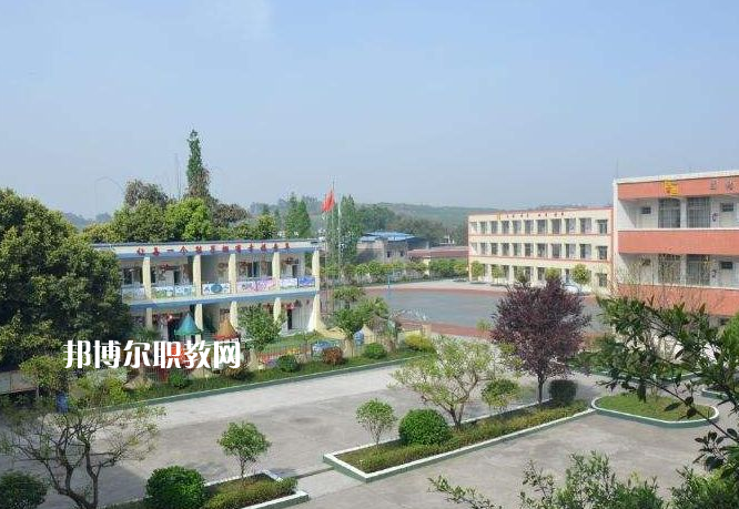 重慶巴南職業(yè)教育中心2022年報(bào)名條件、招生要求、招生對(duì)象