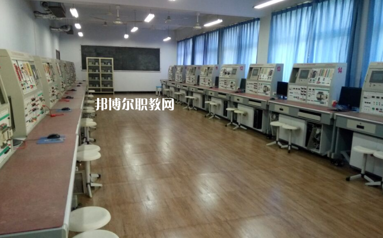 秦皇島現(xiàn)代經(jīng)濟(jì)中等專業(yè)學(xué)校2022年報名條件、招生要求、招生對象