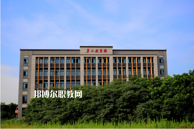 重慶工貿高級技工學校2022年報名條件、招生要求、招生對象