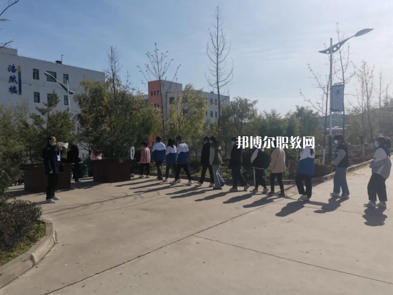 華亭職業(yè)教育中心2022年學(xué)費(fèi)、收費(fèi)多少