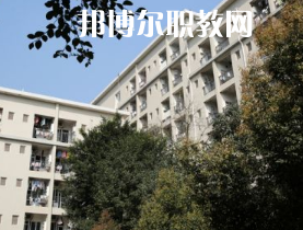 重慶渝北職業(yè)教育中心2022年報(bào)名條件、招生要求、招生對象