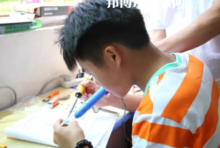 安順機(jī)械工業(yè)學(xué)校2022年報(bào)名條件、招生要求、招生對象