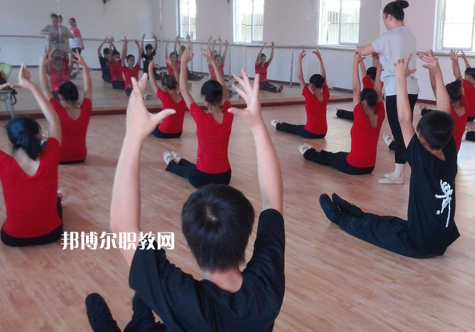南寧民族歌舞藝術(shù)職業(yè)技術(shù)學(xué)校2022年學(xué)費、收費多少