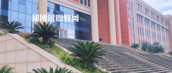 樂(lè)山市醫(yī)藥科技高級(jí)技工學(xué)校成都校區(qū)2022年報(bào)名條件、招生要求、招生對(duì)象