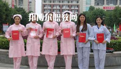 廉江市衛(wèi)生職業(yè)技術(shù)學校2022年報名條件、招生要求、招生對象