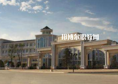 重慶商務(wù)高級技工學(xué)校2022年報(bào)名條件、招生要求、招生對象