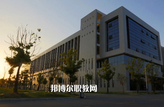 安徽阜陽技師學院2022年報名條件、招生要求、招生對象