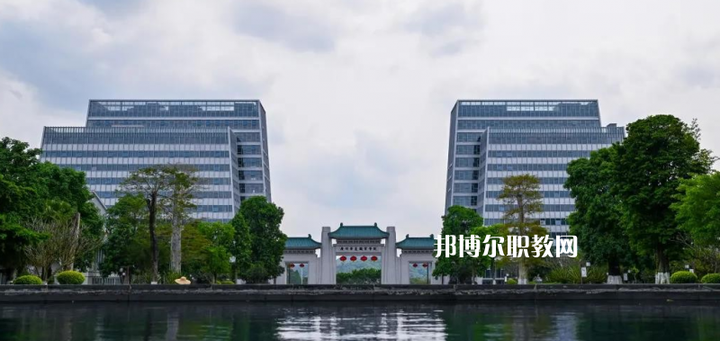 廣東華夏技工學(xué)校2022年報名條件、招生要求、招生對象