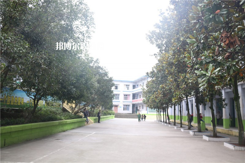 云南司法學(xué)校2022年學(xué)費(fèi)、收費(fèi)多少