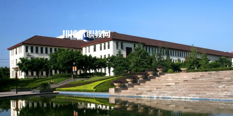 重慶醫(yī)科學(xué)校2022年學(xué)費、收費多少