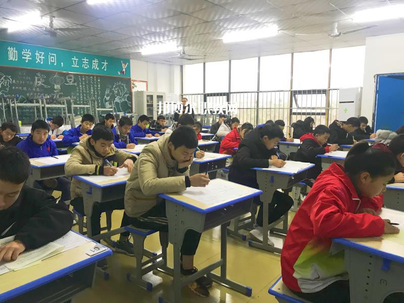 四川達(dá)州鳳凰職業(yè)技術(shù)學(xué)校2022年報(bào)名條件、招生要求、招生對(duì)象