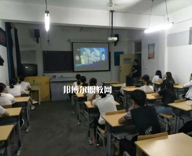 石家莊經(jīng)貿(mào)學(xué)校2022年報名條件、招生要求、招生對象
