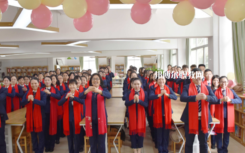 清遠市英德華粵藝術(shù)學校2022年招生辦聯(lián)系電話