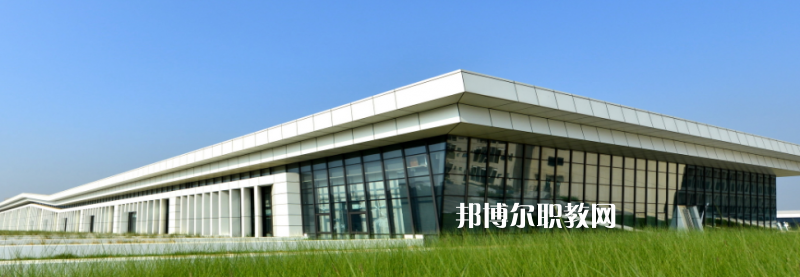 成都交通高級技工學(xué)校2022年學(xué)費、收費多少