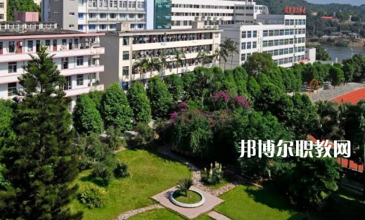 廣安第一職業(yè)技術(shù)學(xué)校2022年報(bào)名條件、招生要求、招生對象