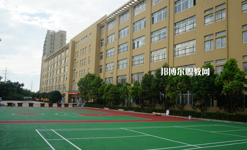 云南廣播電視學(xué)校2022年學(xué)費、收費多少