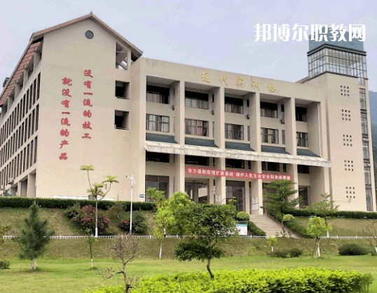 云浮高級(jí)技工學(xué)校2022年報(bào)名條件、招生要求、招生對(duì)象 